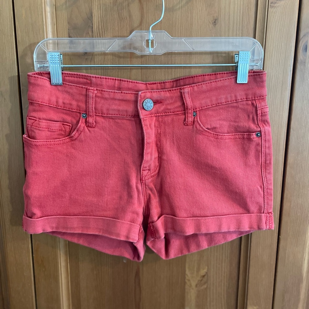 BDG Mid Rise Alexa 5 Pocket Shortie Red 28W